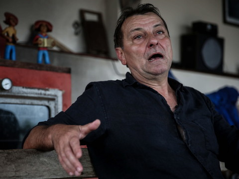 Battisti remis aux autorités italiennes en Bolivie