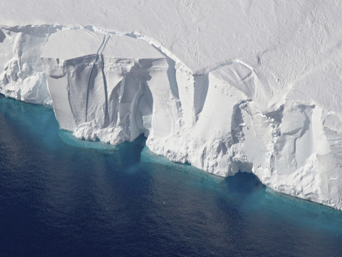 La glace de l'Antarctique fond plus vite que jamais (étude)