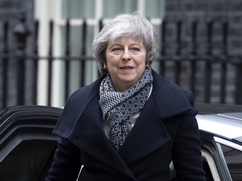 Theresa May bataille pour mettre en oeuvre le Brexit