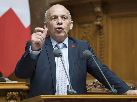 Les Jeunes Vert'libéraux en campagne contre le paquet du Parlement