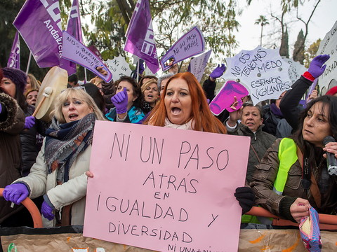 Espagne: mobilisation féministe contre l'extrême droite