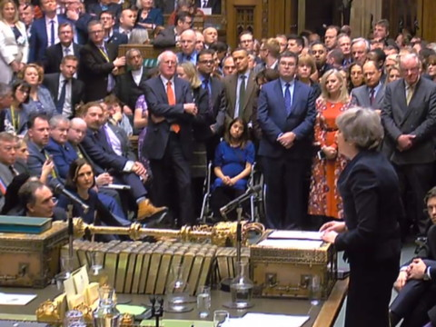 Les députés britanniques rejettent massivement l'accord de Brexit