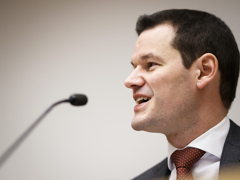 Pierre Maudet obtient un vote de confiance des militants du PLR