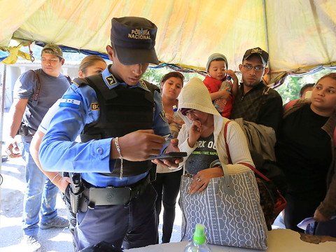 Honduras: un millier de migrants sur la route des États-Unis