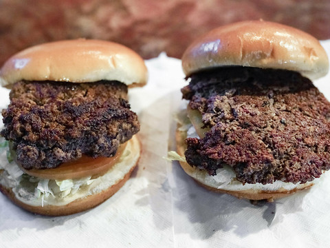 Il faut manger moins de viande et plus de noix, disent des experts