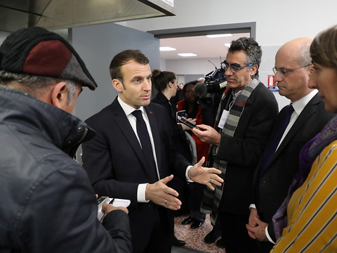 Nouveau débat marathon pour Macron, appelé à ne pas 