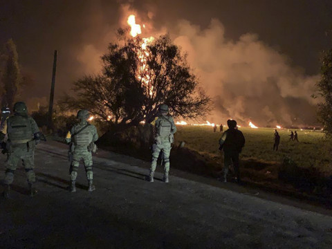 Incendie d'un oléoduc au Mexique: le bilan grimpe à 66 morts