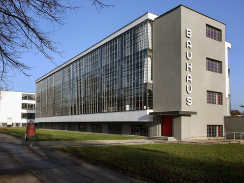Toujours moderne à cent ans: le Bauhaus se célèbre en Allemagne
