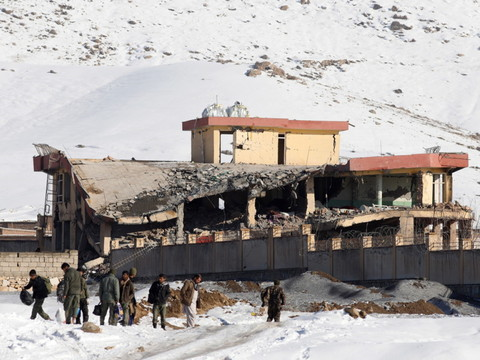 Au moins 65 morts dans une attaque talibane en Afghanistan