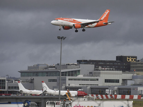 Impact négatif pour EasyJet après des vols de drones à Gatwick