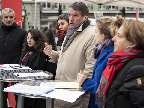 Le PS veut briser la majorité de droite au Parlement