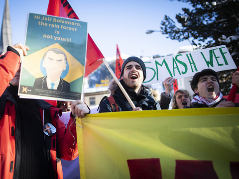 Les jeunes socialistes manifestent à Davos contre le WEF