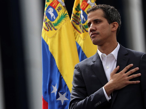 L'armée appuie Maduro face au soutien international à Guaido