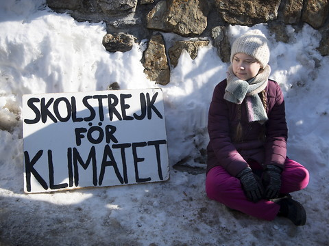 Greta Thunberg manifeste à Davos avec des élèves suisses