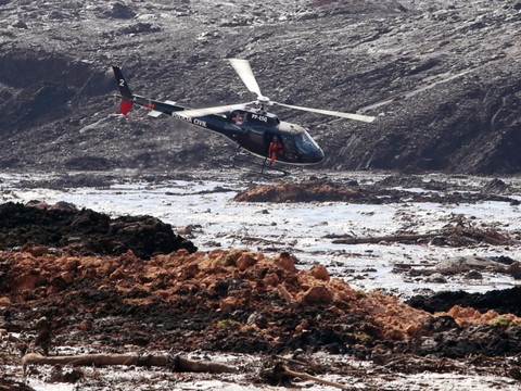 Trente-quatre morts dans la rupture d'un barrage minier au Brésil