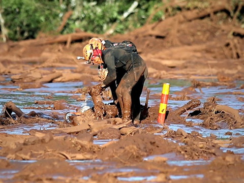 Rupture du barrage au Brésil: le bilan monte à 58 morts