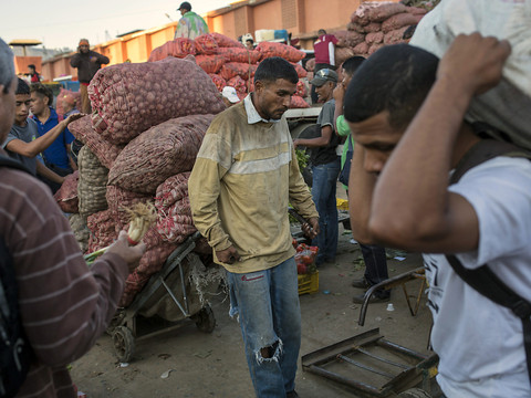 Offres de dialogue et réunions d'urgence pour dénouer la crise