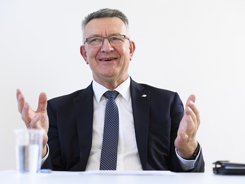 Fribourg: personnel de l'Etat opposé à la réforme de ses pensions