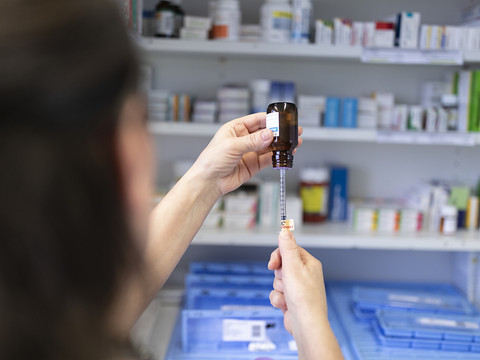 Public Eye dénonce le prix trop élevé des médicaments