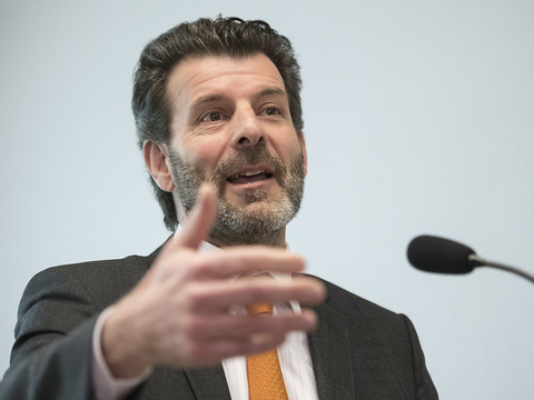 L'accord cadre: des gouttes d'huile dans les rouages