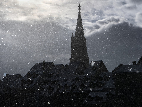 Neige fraîche, routes fermées et retards avec les trains