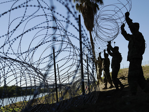 Le Pentagone envoie 3750 soldats de plus à la frontière USA-Mexique