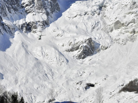 Weekend d'avalanches: au moins douze morts dans les Alpes