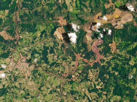 Barrage rompu au Brésil: Bolsonaro fustige la protection de l'environnement