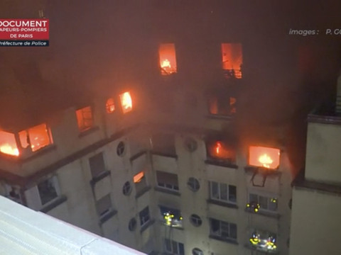 Incendie dans un immeuble à Paris: au moins dix morts