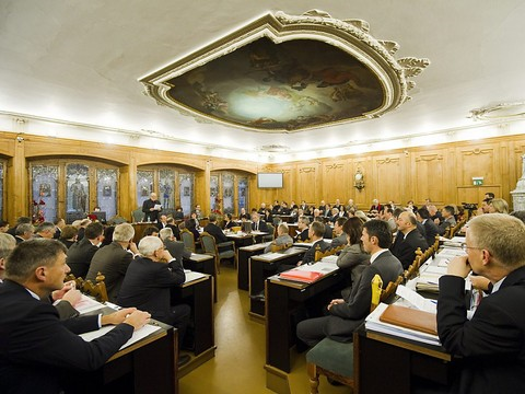 Fribourg: le Grand Conseil contre un salaire minimum