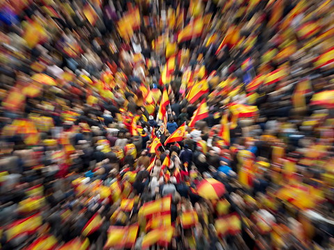 La droite et l'extrême droite dans la rue contre Pedro Sanchez