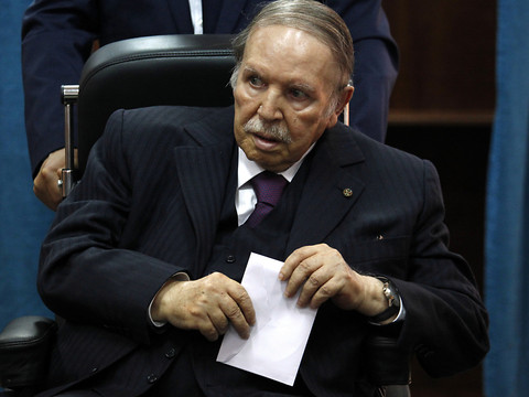 Le président Bouteflika officiellement candidat à un 5e mandat