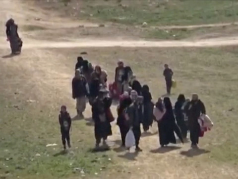 Raids sur un réduit de l'EI en Syrie: 16 civils dont 7 enfants tués