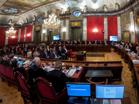 Des milliers de manifestants contre le procès des séparatistes
