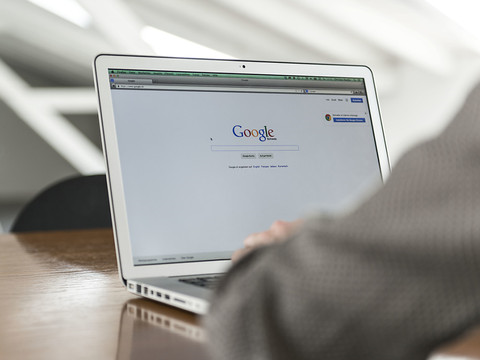 Une commission veut faire un geste pour la presse