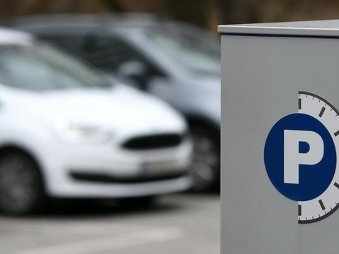 Femme de 29 ans trouvée morte sur un parking à Dübendorf (ZH)