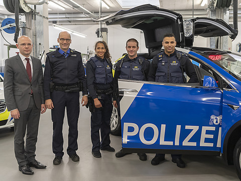 Voitures Tesla pour la police de Bâle-Ville: un achat 