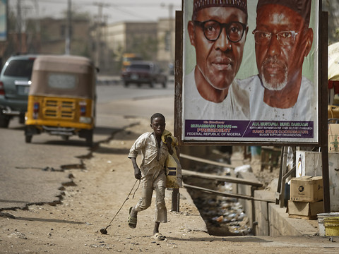 Le Nigeria reporte son élection présidentielle d'une semaine