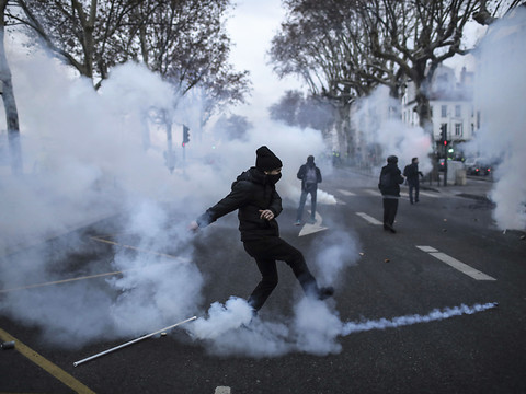 Le pouvoir dénonce une 