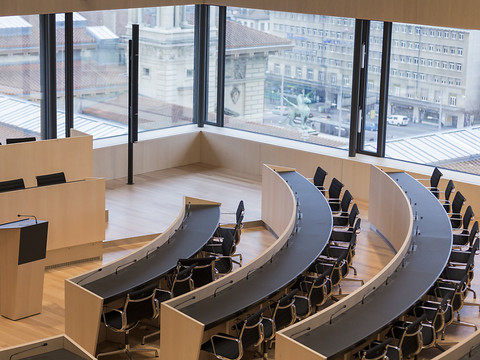 Un encouragement mesuré aux fusions de communes