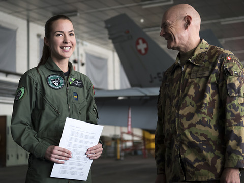 La Vaudoise Fanny Chollet première femme aux commandes d'un FA-18