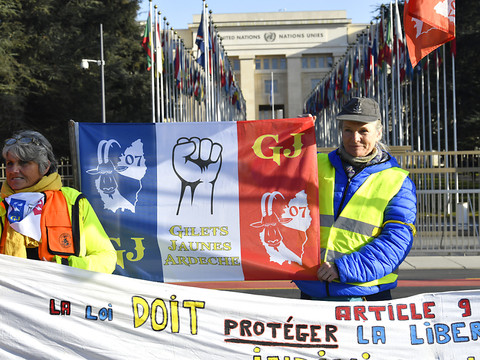 Les gilets jaunes venus à Genève veulent des observateurs de l'ONU