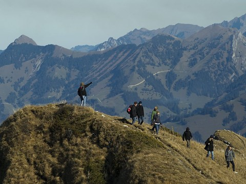Vaud: une touriste française se tue en montagne