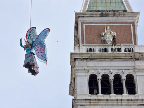 Exceptionnellement, deux vols de l'ange au carnaval de Venise