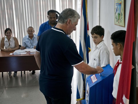Cuba vote sur sa Constitution socialiste, en soutien au Venezuela