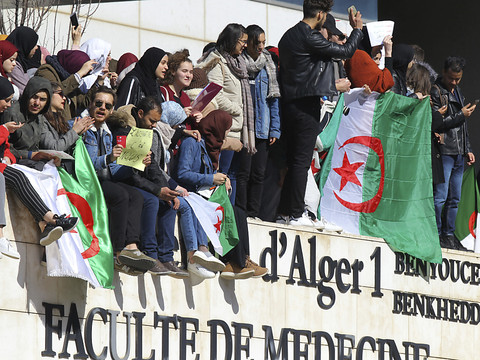 Les étudiants mobilisés en masse contre le candidat Bouteflika