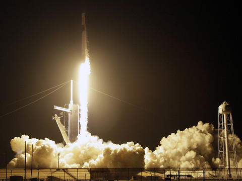 La capsule Dragon de SpaceX réussit son amarrage à l'ISS
