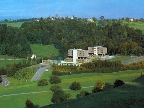 Un détenu fait une chute mortelle à la prison de Menzingen (ZG)