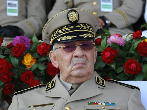 L'armée algérienne promet de défendre la 
