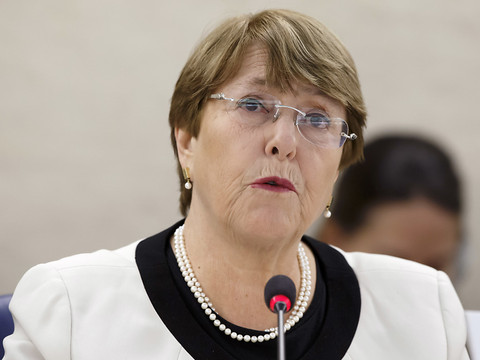 Gilets jaunes: Bachelet demande des investigations en France
